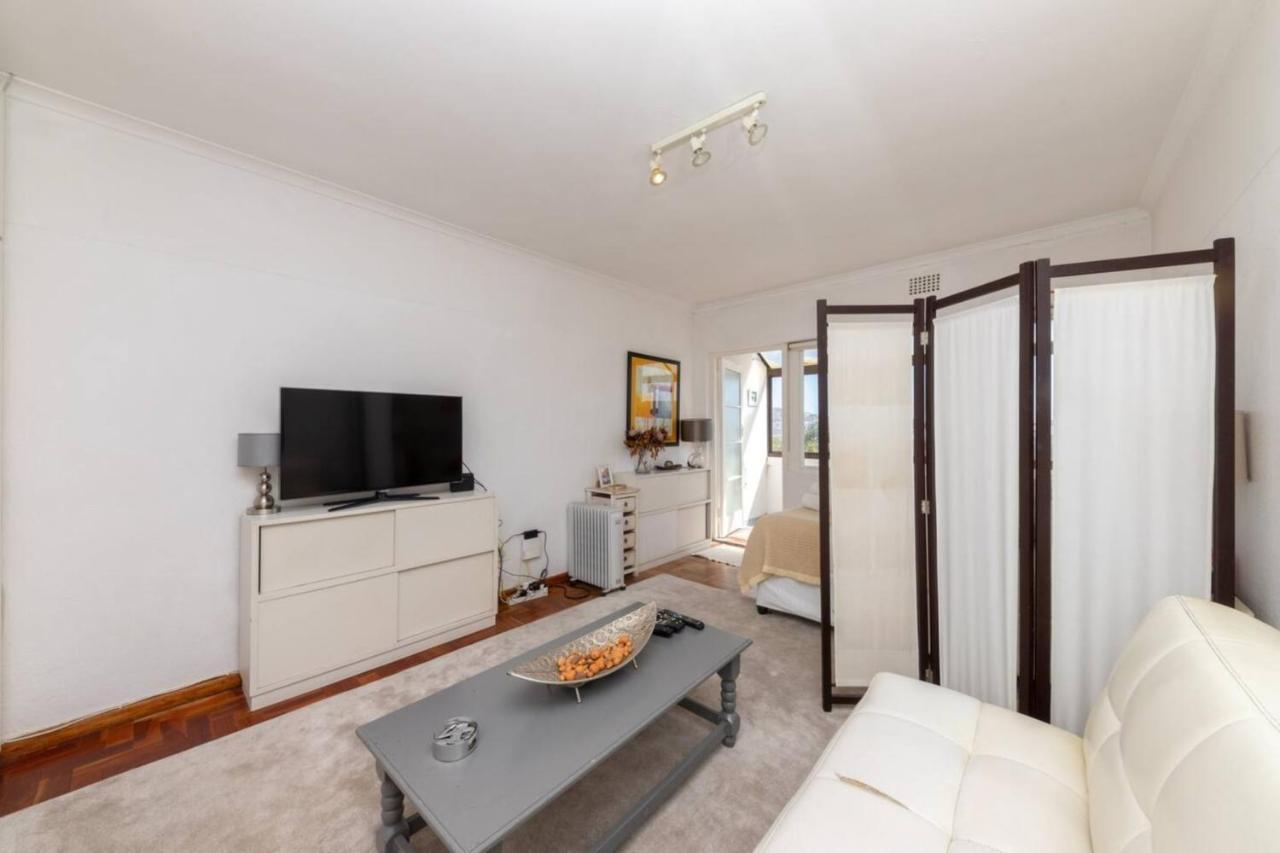 Bright And Homey 1 Bedroom In Gardens Apartment Cape Town