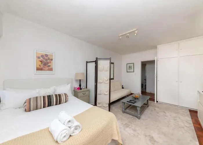 Bright And Homey 1 Bedroom In Gardens