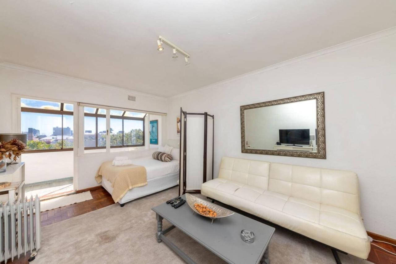 Bright And Homey 1 Bedroom In Gardens Apartment *